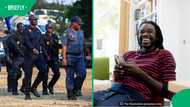 5 SAPS officers flee after walking into a robbery in CCTV footage