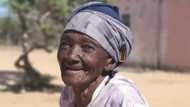 Gogo, 100, walks a whole 2km to drink with buddies in nearby village, Mzansi stans: "Legend, that one"