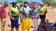 “Parachute”: Mzansi laughing at ANC comrade campaigning in MC Hammer pants