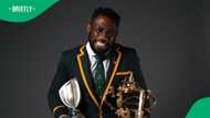 Pictures of Siya Kolisi exposing his underwear trend, SA reacts: "That marriage was holding him back"