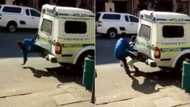 2 suspects escape SAPS in TikTok video, bystanders watch as alleged criminals break out of police van