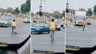 Energetic man directing traffic has SA citizens showing appreciation: These men really do the most for mahala