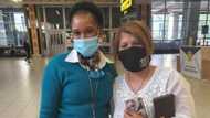 Grateful woman thanks good hearted lady for returning lost cellphone