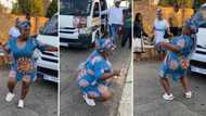 Energetic woman happily dances in front of onlookers in a taxi, SA vibes with her: "Clean moves"
