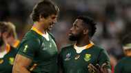 Siya Kolisi rocks Rachel's headband in photo, Eben Etzebeth teases him in funny comment