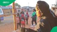 Woman in township hands out free warm breakfast for schoolkids in TikTok video