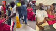 Sweet videos shows beautiful lady go on her knee at mall to propose to her man, gets cute response