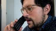 'Dumbphone' fans disconnect in face of smartphone dominance