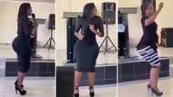 Video of curvaceous lady singing and dancing at church has Mzansi men drooling: “Please send location”