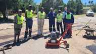 5 Men repair over 400 potholes in the Senekal and Matwabeng community