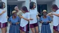 Ladies hop on the Nkao Tempela challenge by teaching gogo how to dance, Mzansi reacts to the cute video