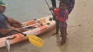 Eastern Cape man lets little girl reel in big fish, Mzansi can't get enough of sweet gesture