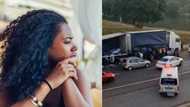 Video of large truck being looted leaves Mzansi peeps irate: “Absolutely disgraceful behaviour”