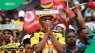Kaizer Chiefs fan’s viral camera duck at Betway Premiership opener