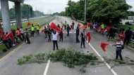 Panama woke Monday to fresh demonstrations and roadblocks as pressure groups reneged on a deal signed with the government to end their protest in exchange for a fuel price cut. 