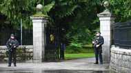 The queen's last hours as family dashed to deathbed