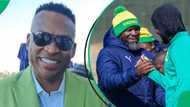 Presenter Robert Marawa was all smiles as Steve Komphela made a surprise return to Mamelodi Sundowns