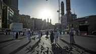 Sweat, pray, love: extreme heat hounds hajj