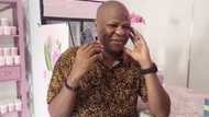 Husband proudly flexes having an iPhone as he makes call to his wife: “You’re talking to an iPhone man now”