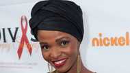Simphiwe Dana insists that the government is acting like dictators