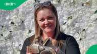 Female snake catcher makes biggest black mamba she's seen in video