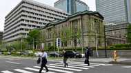 Yen holds gains, markets bounce after Bank of Japan move