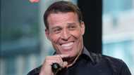 Tony Robbins' net worth, age, children, wife, parents, career, podcast, profiles