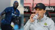 Romelu Lukaku spotted holding Chelsea shirt ahead of move to Stamford Bridge
