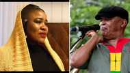 Thandiswa Mazwai explains what she did when she visited Hugh Masekela's grave: "I sat for an hour"