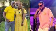 Couple sings AKA's 'Lemonade' together in a car, Mzansi peeps stans the mood: "Growing old with your person"