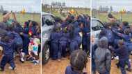 Beloved SA teacher receives hero's welcome from students after sick leave, SA moved