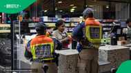 JMPD officer disarmed at gunpoint by 3 suspects in Lenasia shop robbery