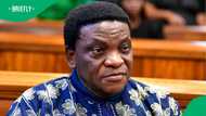 "This is insane": Women kneel for pastor Omotoso amid ongoing legal appeals in SA, Mzansi reacts