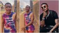 Young man sings cover of Wizkid's song, wows people with his sweet voice