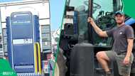 "Did he need to really go?": Gent uses portable toilet on truck while stuck in traffic