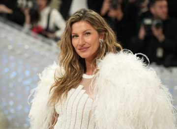 All about Patricia Nonnenmacher, Gisele Bundchen's twin sister and ...