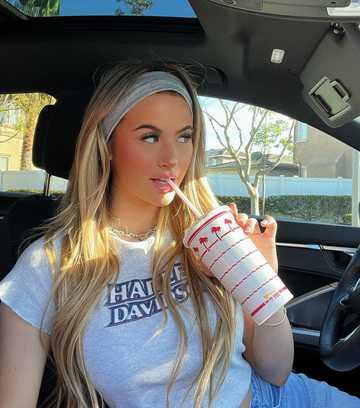 Who is Emily Elizabeth? Age, boyfriend, height, TikTok, profiles, net