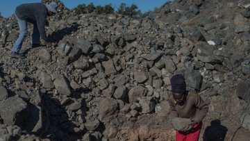 KwaHlati 'diamond' miners told to stop digging for stones or police will intervene