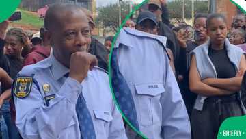 “The 2000s kids will humble SA”: Mzansi amused by students dealing with cop amid protests against GBV