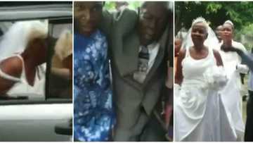 Grandma and grandpa get married in heartwarming video, the old man had to be assisted as he couldn't walk well