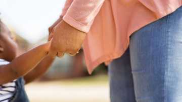 Woman shares firsthand experience of Mzansi's love, helps girl in need: “A little goodness goes a long way”