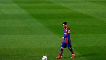 Ronaldinho makes stunning statement on Messi's future at Barcelona