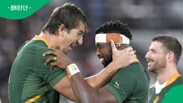 Siya Kolisi and Eben Etzebeth's bromance shines at final Boks pre-game photo shoot in video