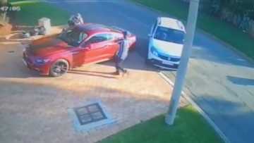 Clip of Mustang driver getting hijacked shared online, Mzansi reacts