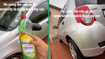 Woman uses dishwashing liquid on a rainy day to wash her car, Mzansi thinks it's weird