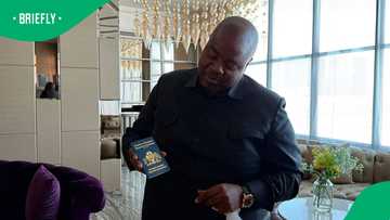 King Mswatii III hands controversial businessman Wicknell Chivayo diplomatic passport