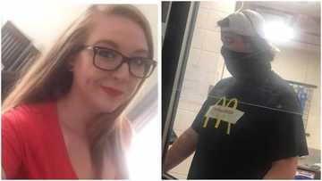 Generous lady gifts kind waiter who paid her bill large sum of money