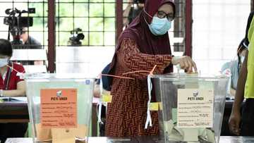 Malaysia election kicks off, close race expected