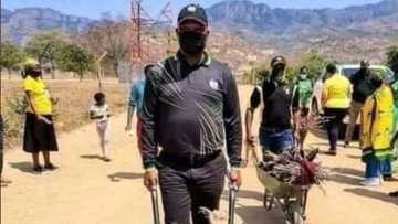 Peeps throw hectic shade at pic of ANC campaigning: "Will see them after 5 yrs"