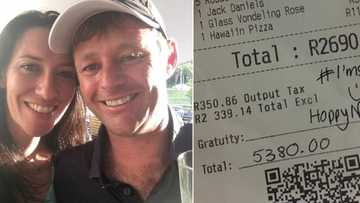 Patron tips waiter R2 690 for New Year and inspires South Africans